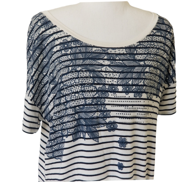 Sunday blouse with knot Detail and bling - Size M - Picture 4 of 5